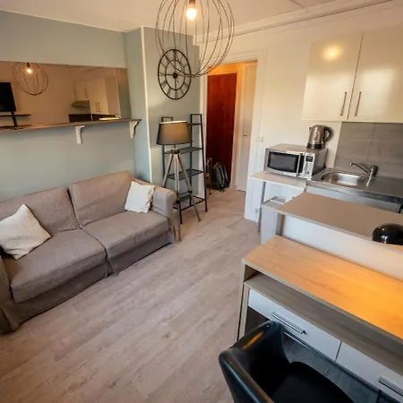 Appartement Studio Apartment *